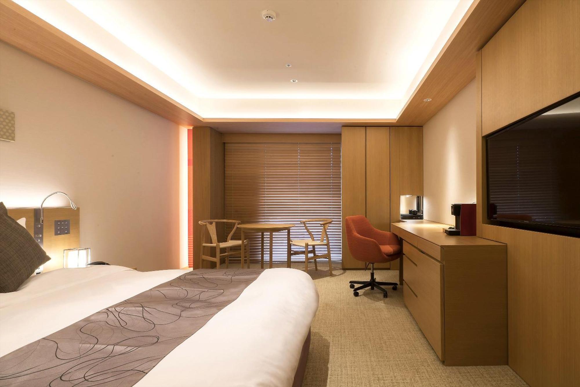 Standard Zimmer mit Kingsize-Bett und Minibar
