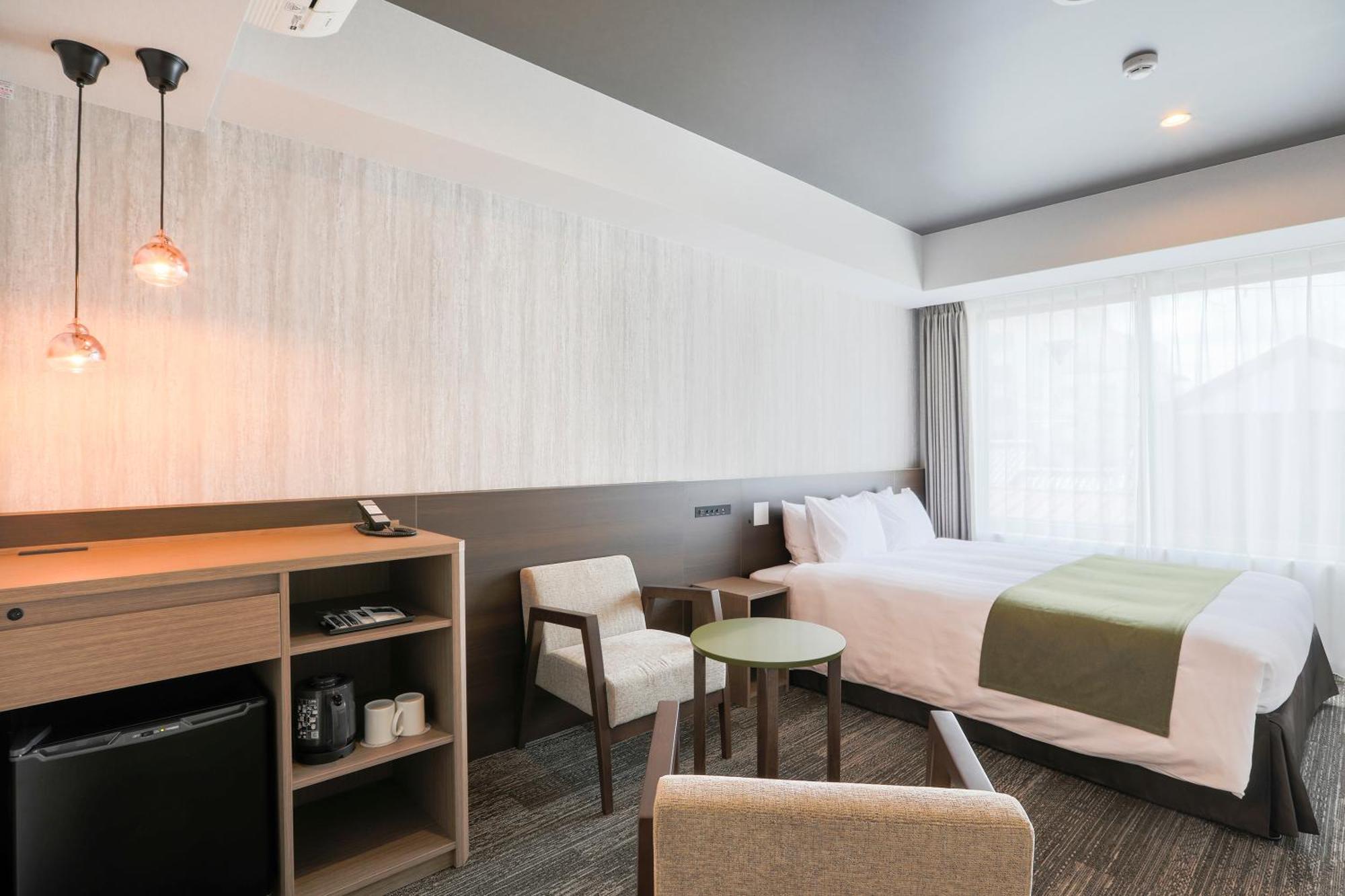 Standard Queen Room - Non-Smoking