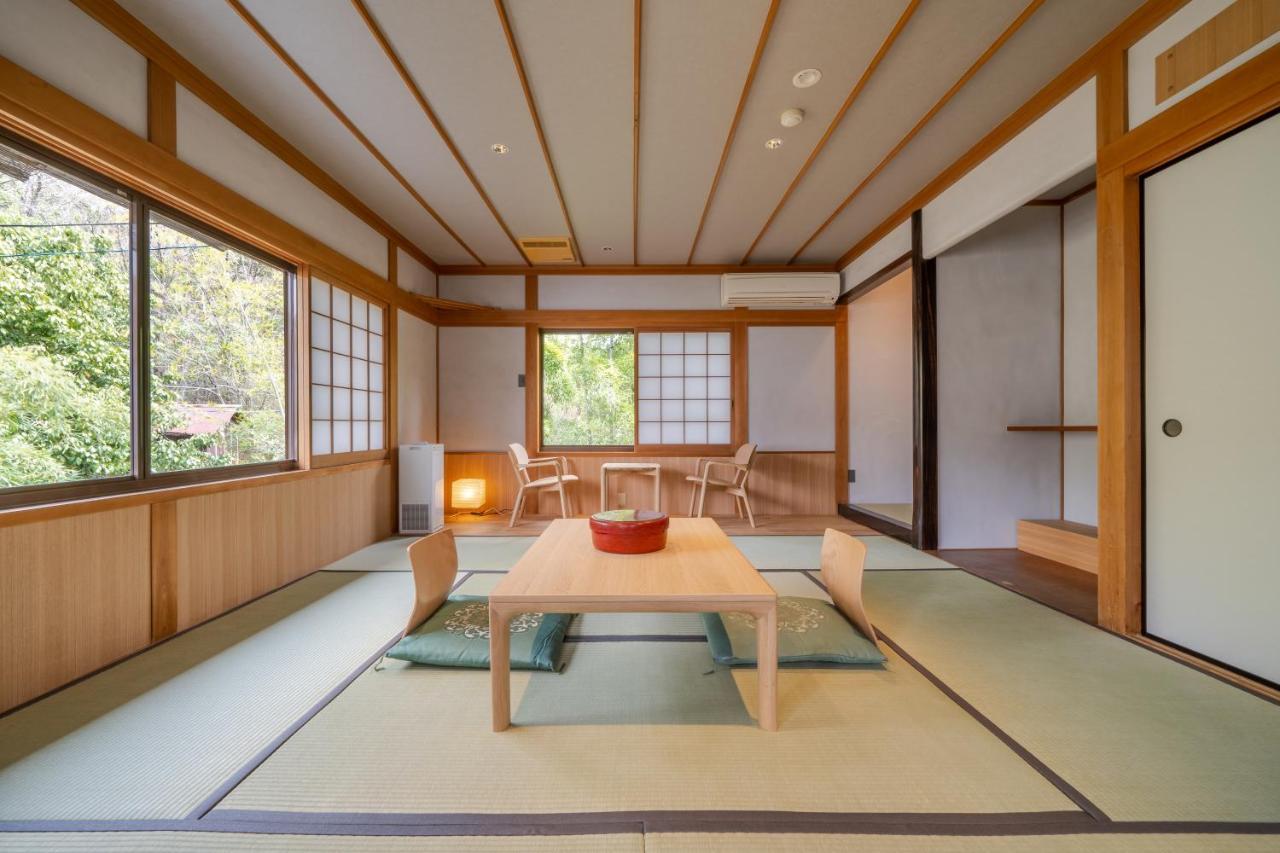 Family Room,1382180333:JPEG