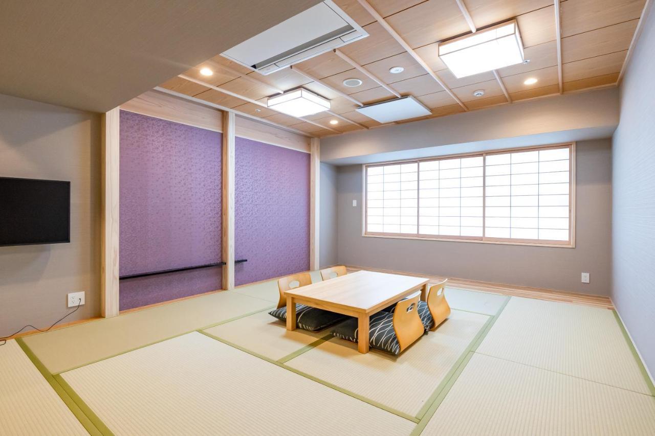 Family Room with Shower,1466134043:JPEG