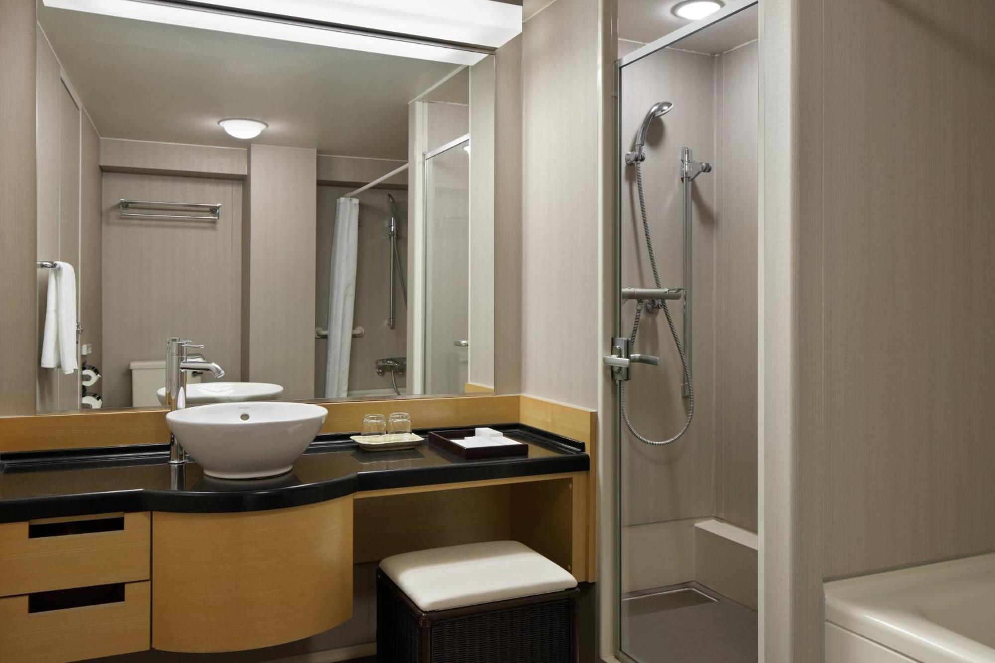 Twin Room Shower Club Floor