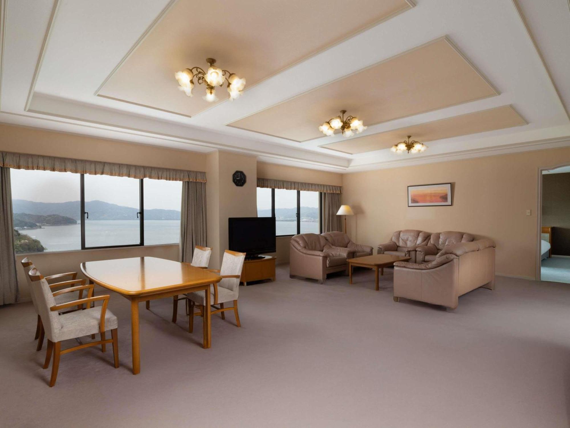 Classic Deluxe Suite Four Single Beds Ocean or Sea View,1773131949:JPEG