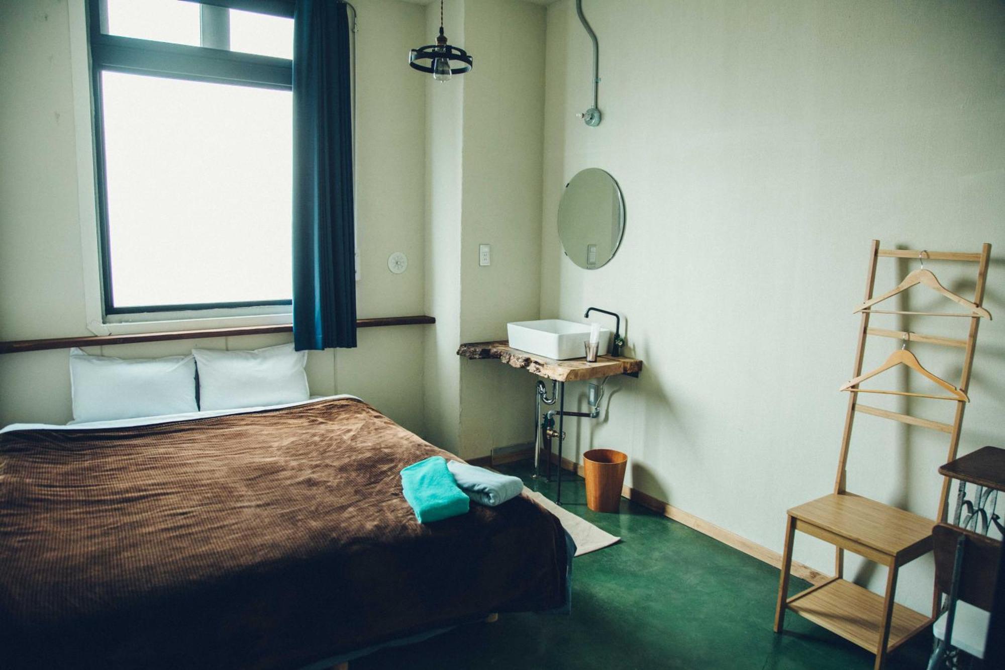 Double Room with One Queen Bed,699025179:JPEG
