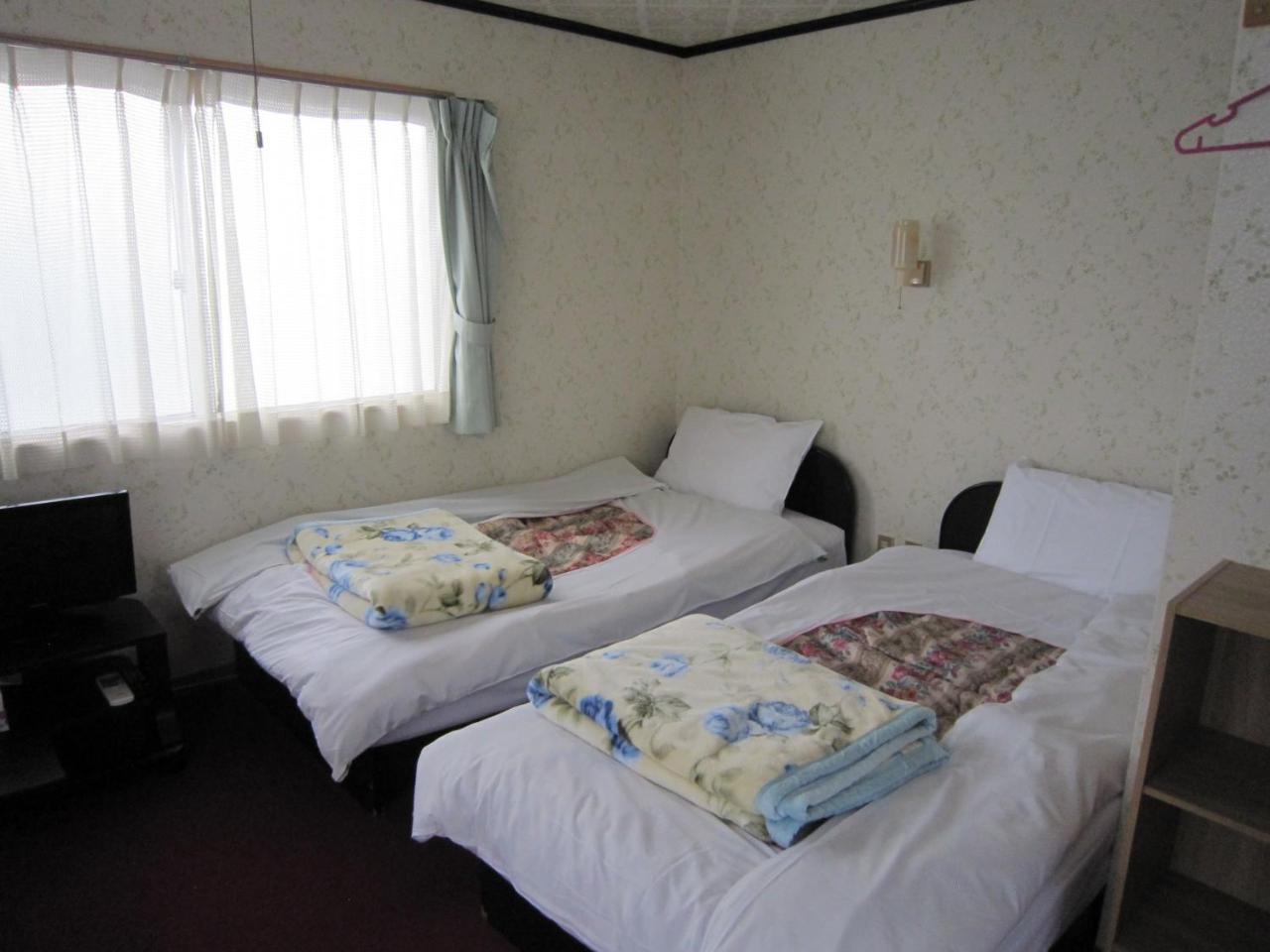 Standard Twin Room with Shared Bathroom