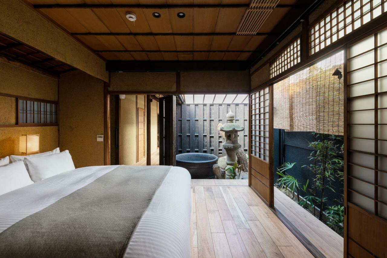 Luxury Room Outdoor Bath,779703291:JPEG