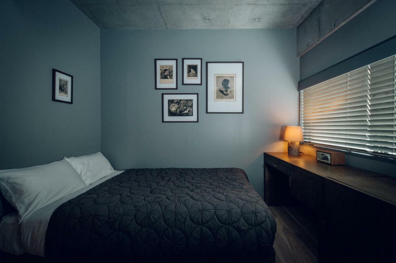 Single Room,832294556:JPEG