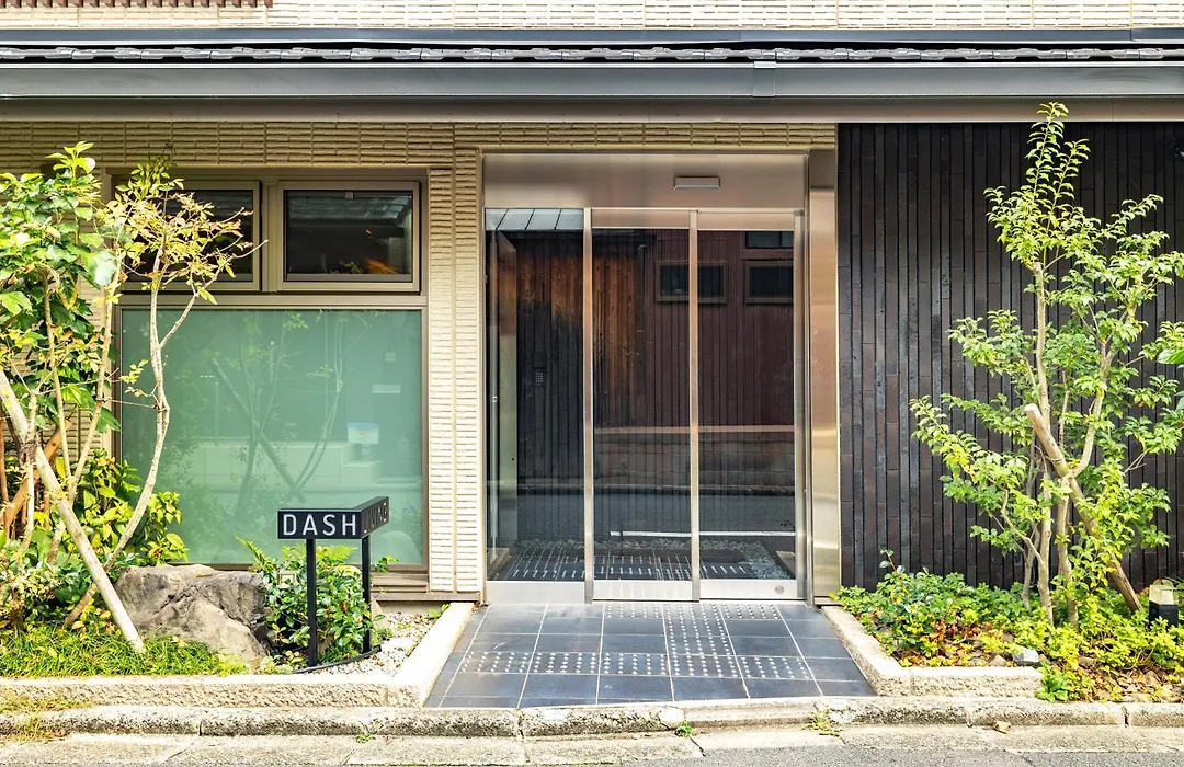 Dash Living Gojo-1