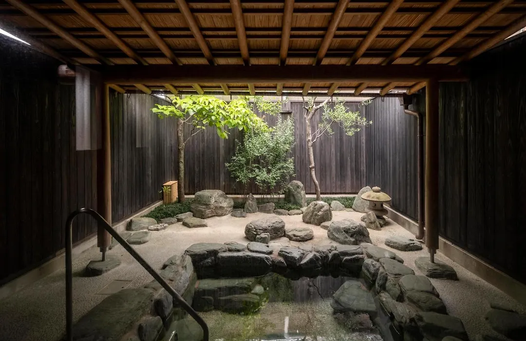 Momoyama Onsen Tsukimikan-1
