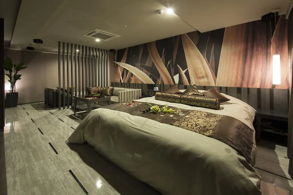 Hotel In The Green (Adults Only)-1