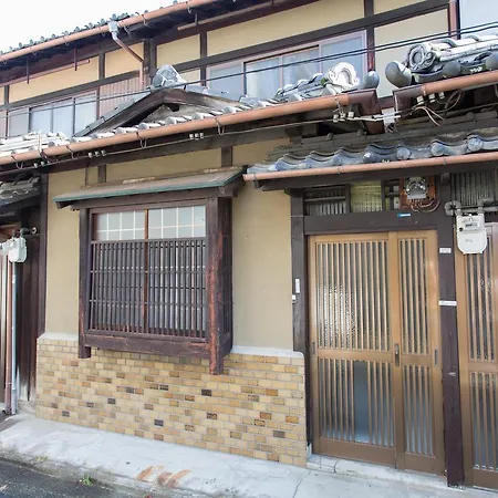 City Center 200 Years Old Traditional House Next To 2 Train Lines-3