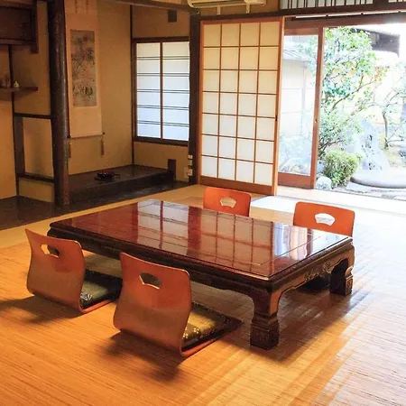 京都二条城近く京町屋120年の歴史に泊まる-2